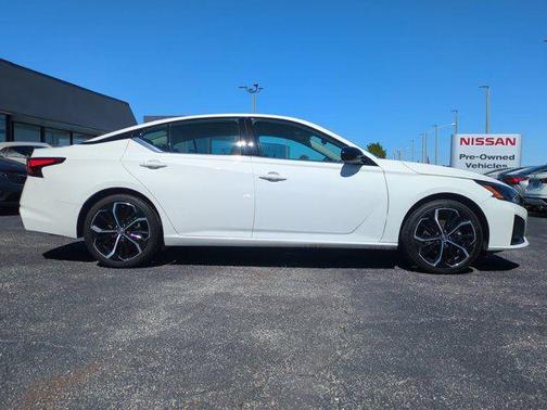 Glacier White 2024 Nissan Altima SR FWD