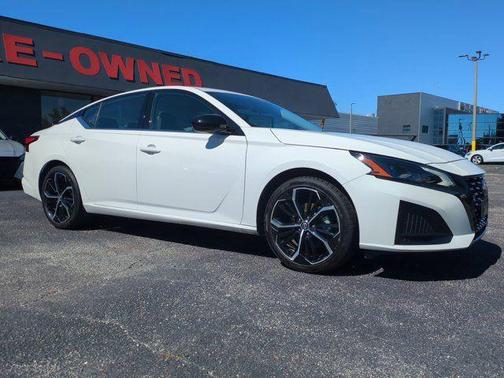 Glacier White 2024 Nissan Altima SR FWD