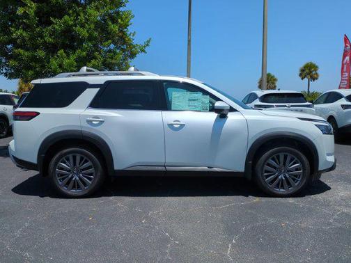 2025 Nissan Pathfinder SL FWD