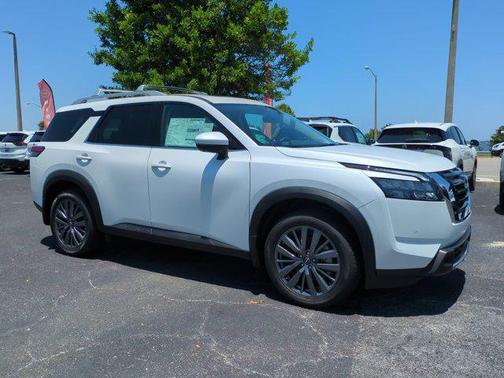 2025 Nissan Pathfinder SL FWD
