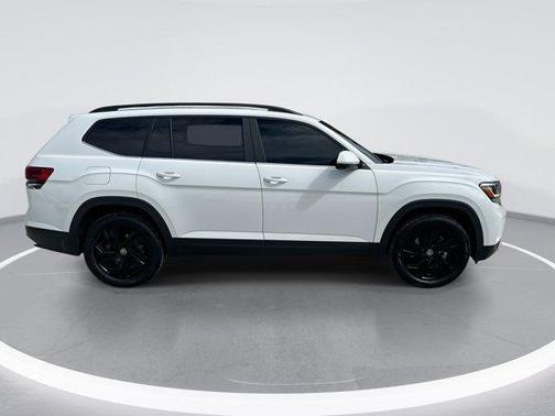 Pure White 2023 Volkswagen Atlas 3.6L SE w/Technology