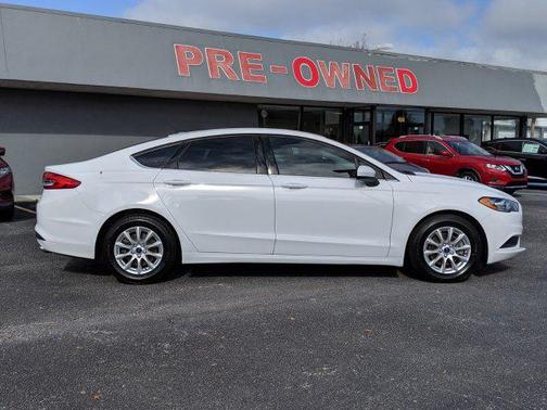 Oxford White 2017 Ford Fusion S