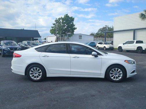 Oxford White 2017 Ford Fusion S