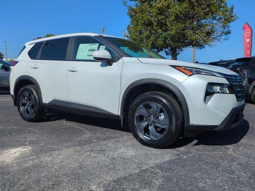 Everest White Pearl Tricoat 2026 Nissan Rogue SV