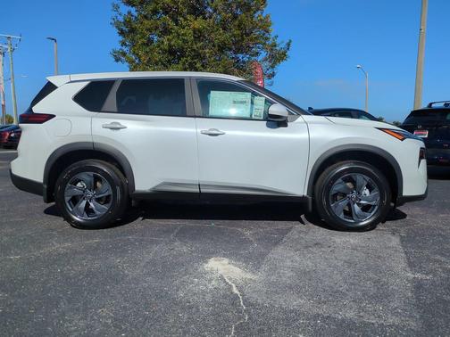 Everest White Pearl Tricoat 2026 Nissan Rogue SV