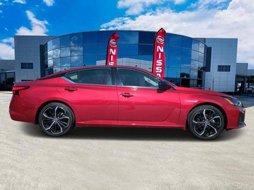 2023 Nissan Altima SR FWD