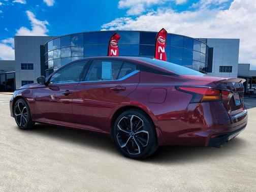 2023 Nissan Altima SR FWD