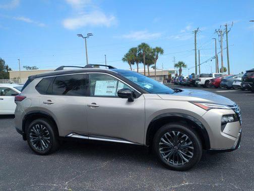 Champagne Silver Metallic/Super Black 2026 Nissan Rogue Platinum