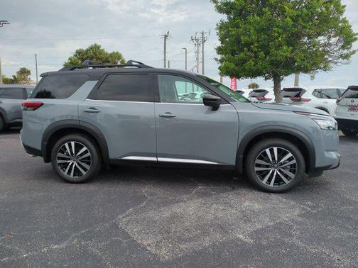 2025 Nissan Pathfinder Platinum FWD