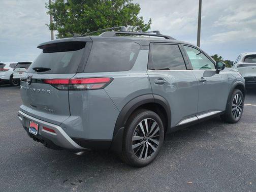 2025 Nissan Pathfinder Platinum FWD
