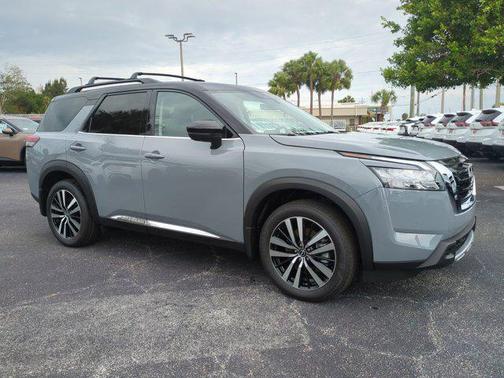 2025 Nissan Pathfinder Platinum FWD