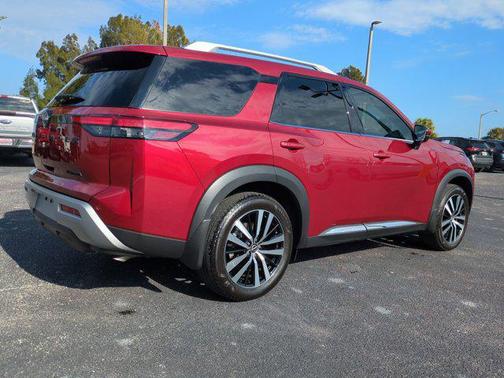 2024 Nissan Pathfinder Platinum FWD