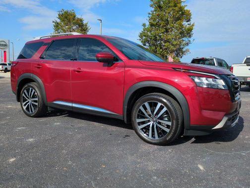 2024 Nissan Pathfinder Platinum FWD