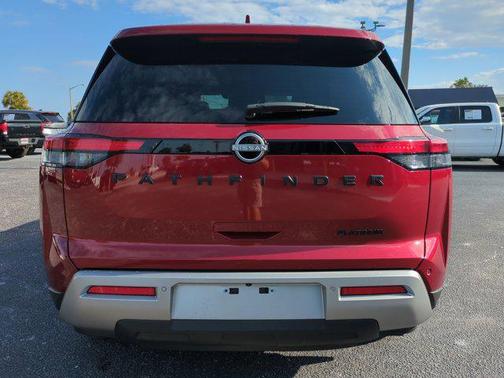 2024 Nissan Pathfinder Platinum FWD