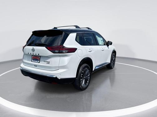 Everest White Pearl/Super Black 2026 Nissan Rogue Platinum