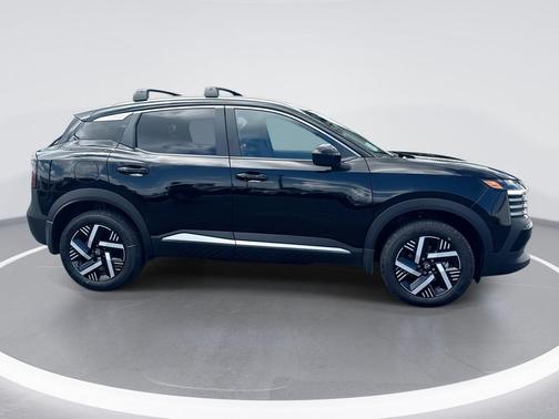 Super Black 2027 Nissan Kicks SV