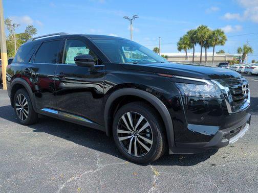 2025 Nissan Pathfinder Platinum FWD