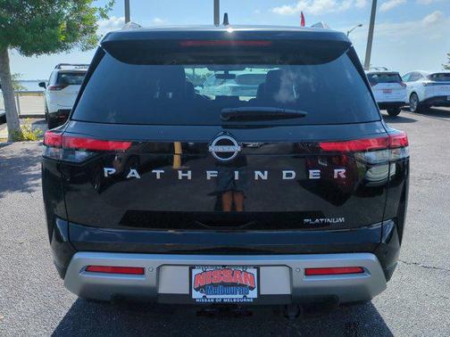2025 Nissan Pathfinder Platinum FWD
