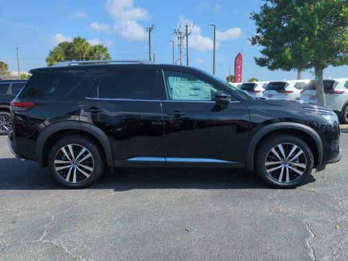 2025 Nissan Pathfinder Platinum FWD