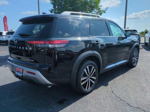 2025 Nissan Pathfinder Platinum FWD