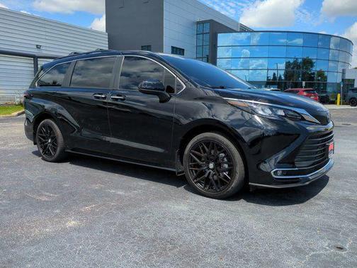 Midnight Black Metallic 2024 Toyota Sienna XLE