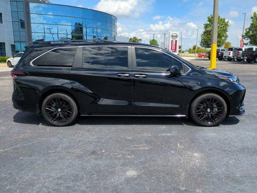 Midnight Black Metallic 2024 Toyota Sienna XLE