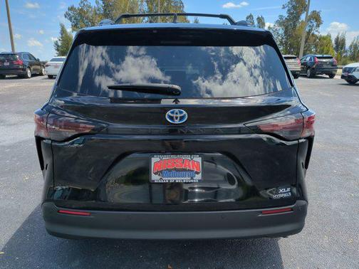 Midnight Black Metallic 2024 Toyota Sienna XLE