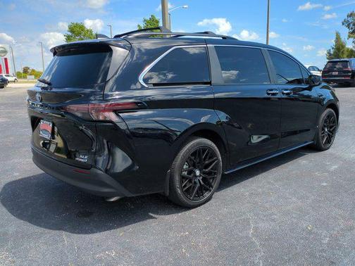 Midnight Black Metallic 2024 Toyota Sienna XLE