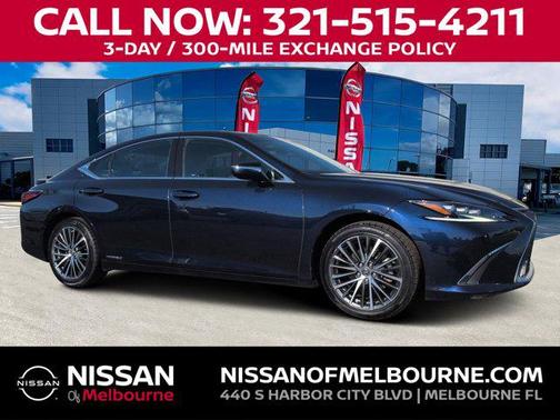 2022 Lexus ES 300h Luxury