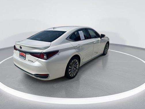 White Pearl 2024 Lexus ES 300h Ultra Luxury