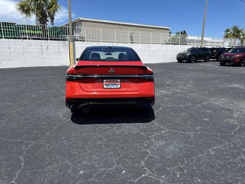Energetic Ember/Super Black 2027 Nissan Sentra SR