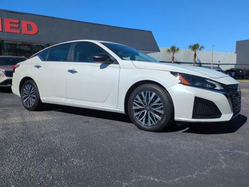 2025 Nissan Altima SV FWD