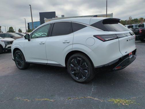 Everest White Pearl Tricoat 2026 Nissan Murano Platinum