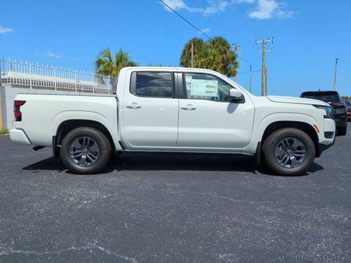 2025 Nissan Frontier SV