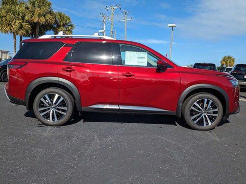 2025 Nissan Pathfinder Platinum FWD
