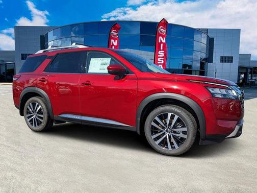 2025 Nissan Pathfinder Platinum FWD