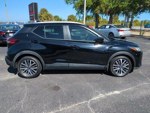 Super Black 2021 Nissan Kicks SV