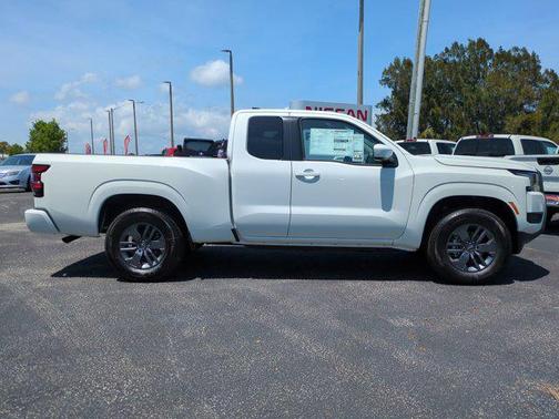 2025 Nissan Frontier SV