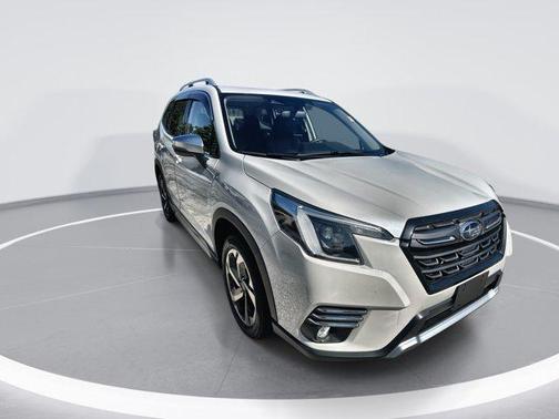 Crystal White Pearl 2022 Subaru Forester Touring