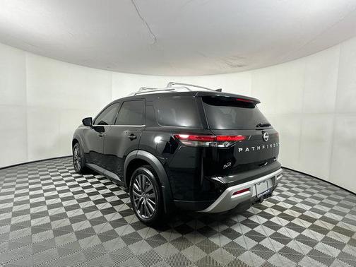 2023 Nissan Pathfinder SL 4WD