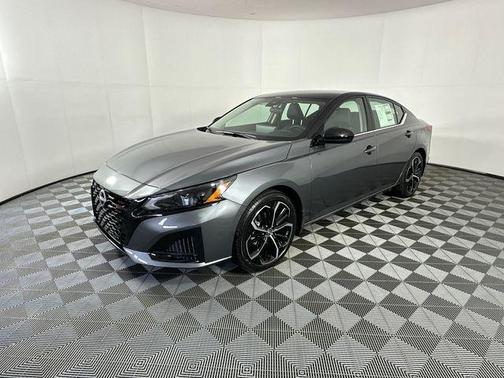 Gun Metallic/Super Black 2026 Nissan Altima SR FWD