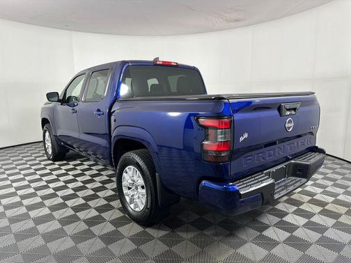 Deep Blue Pearl 2022 Nissan Frontier SV