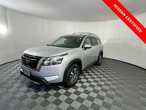 Brilliant Silver Metallic 2023 Nissan Pathfinder SL 4WD