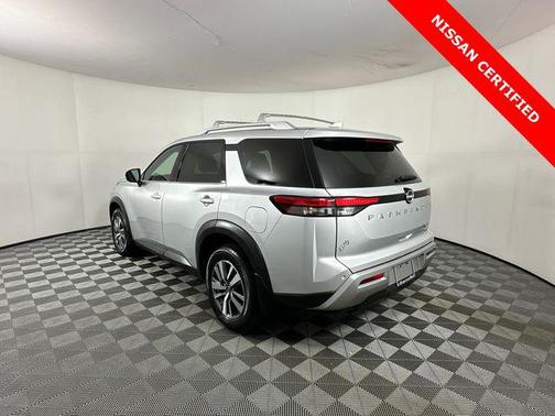 Brilliant Silver Metallic 2023 Nissan Pathfinder SL 4WD