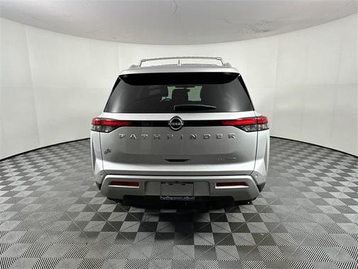 2025 Nissan Pathfinder SL 4WD