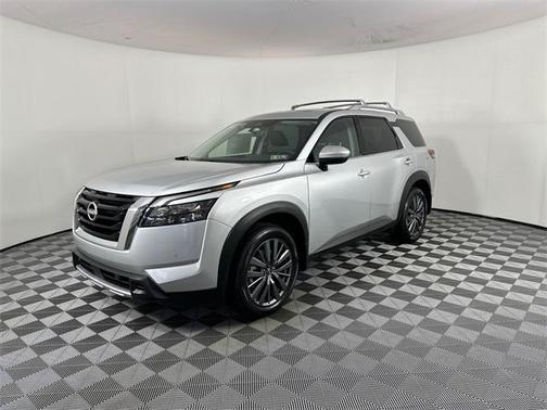 2025 Nissan Pathfinder SL 4WD