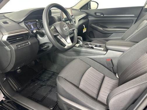 Super Black Clearcoat 2026 Nissan Altima 2.5 SV