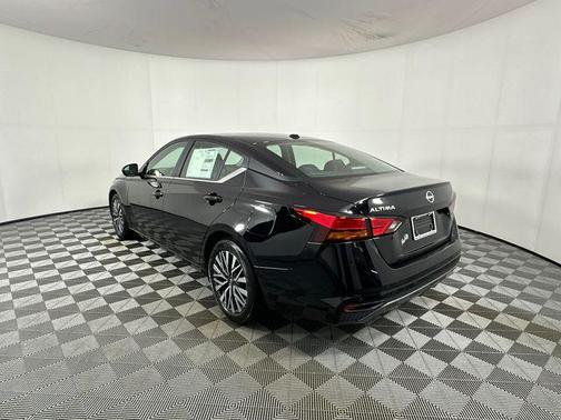 Super Black Clearcoat 2026 Nissan Altima 2.5 SV