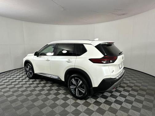 Pearl White Tricoat 2021 Nissan Rogue SL