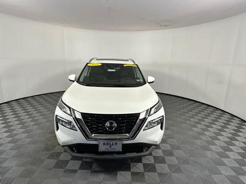 Pearl White Tricoat 2021 Nissan Rogue SL